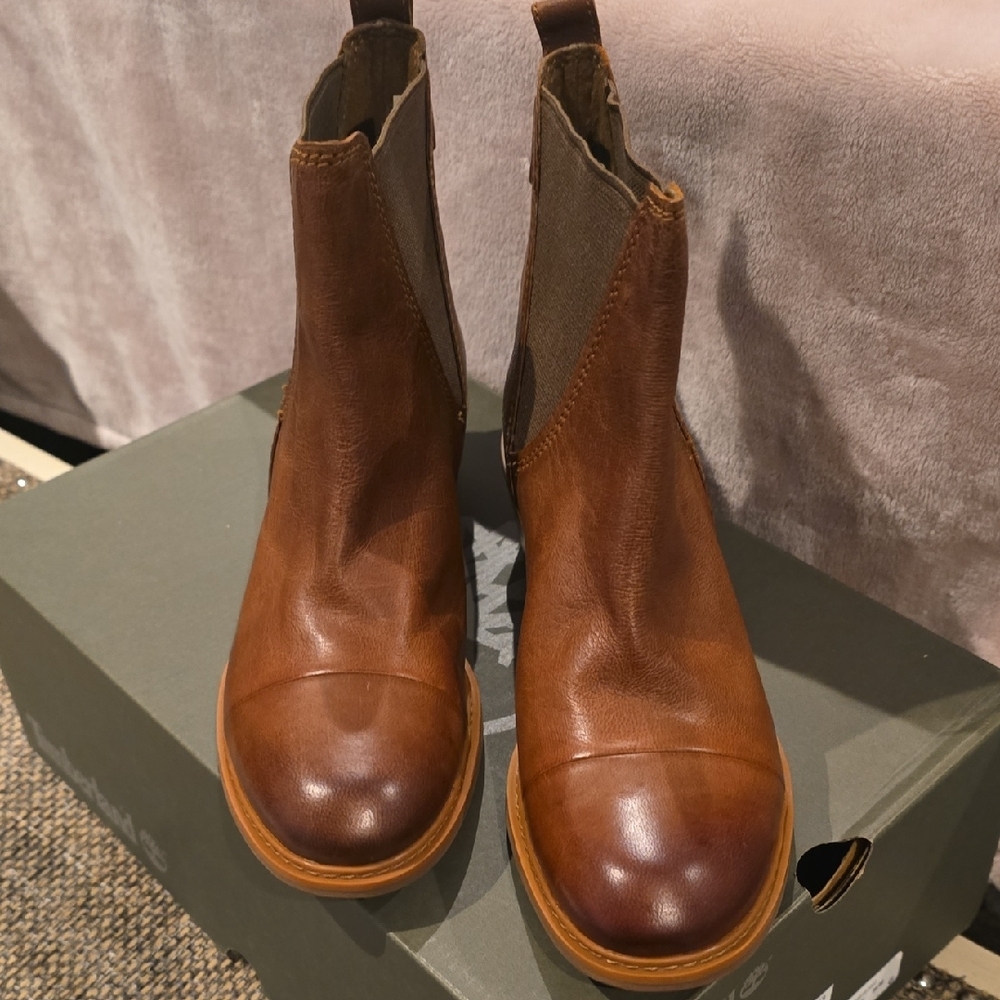 Timberland Women's Tan Leather Ankle Booties - Picture 2 of 9